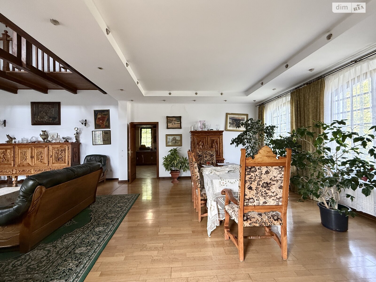 триповерховий будинок з гаражем, 450 кв. м, цегла. Продаж у Брюховичах фото 1 триповерховий будинок з гаражем, 450 кв. м, цегла. Продаж у Брюховичах фото 1
