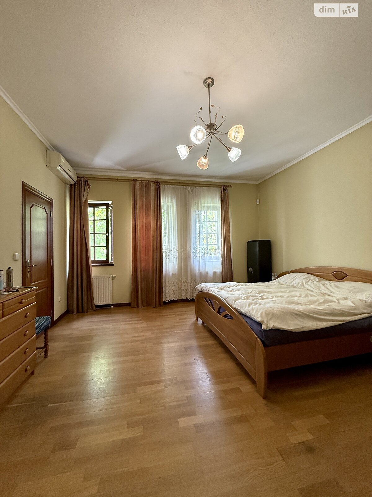 триповерховий будинок з гаражем, 450 кв. м, цегла. Продаж у Брюховичах фото 1 триповерховий будинок з гаражем, 450 кв. м, цегла. Продаж у Брюховичах фото 1