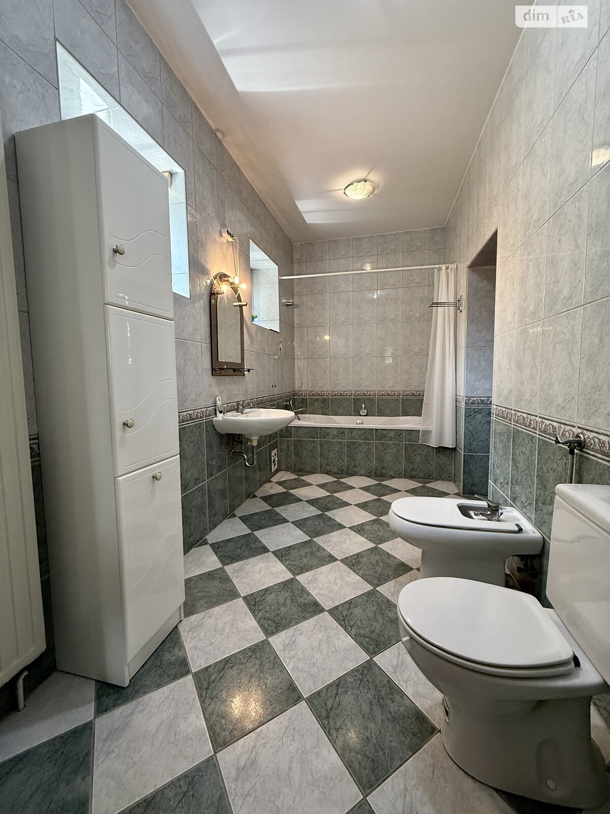 триповерховий будинок з гаражем, 450 кв. м, цегла. Продаж у Брюховичах фото 1 триповерховий будинок з гаражем, 450 кв. м, цегла. Продаж у Брюховичах фото 1