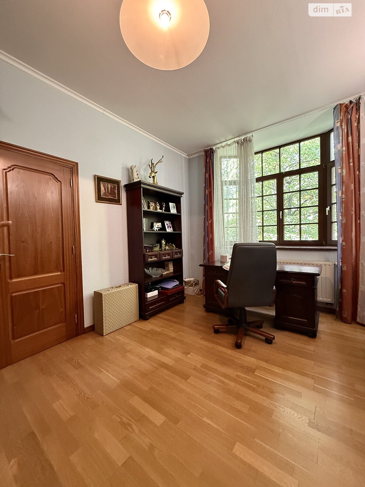 триповерховий будинок з гаражем, 450 кв. м, цегла. Продаж у Брюховичах фото 1 триповерховий будинок з гаражем, 450 кв. м, цегла. Продаж у Брюховичах фото 1