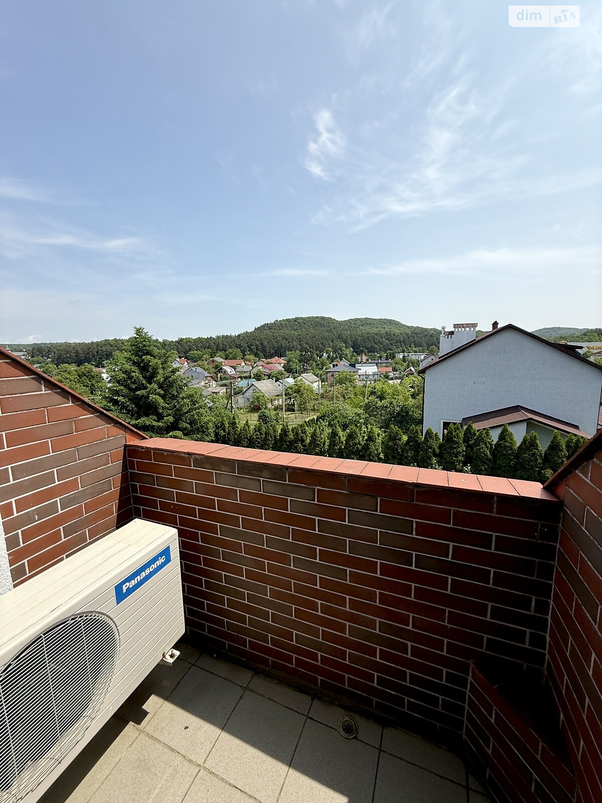 триповерховий будинок з гаражем, 450 кв. м, цегла. Продаж у Брюховичах фото 1 триповерховий будинок з гаражем, 450 кв. м, цегла. Продаж у Брюховичах фото 1