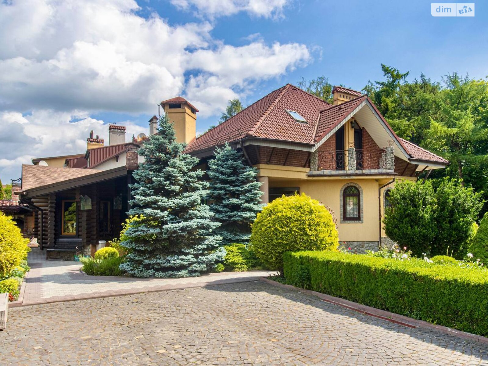 двоповерховий будинок з мансардою, 280 кв. м, кирпич. Продаж у Брюховичах фото 1 двоповерховий будинок з мансардою, 280 кв. м, кирпич. Продаж у Брюховичах фото 1