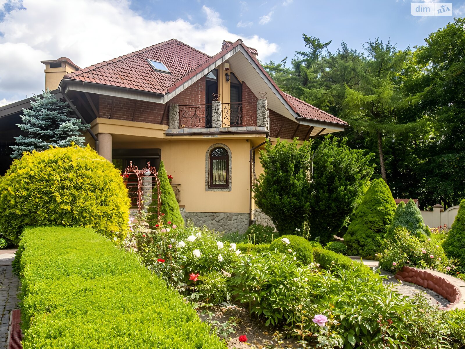 двоповерховий будинок з мансардою, 280 кв. м, кирпич. Продаж у Брюховичах фото 1 двоповерховий будинок з мансардою, 280 кв. м, кирпич. Продаж у Брюховичах фото 1