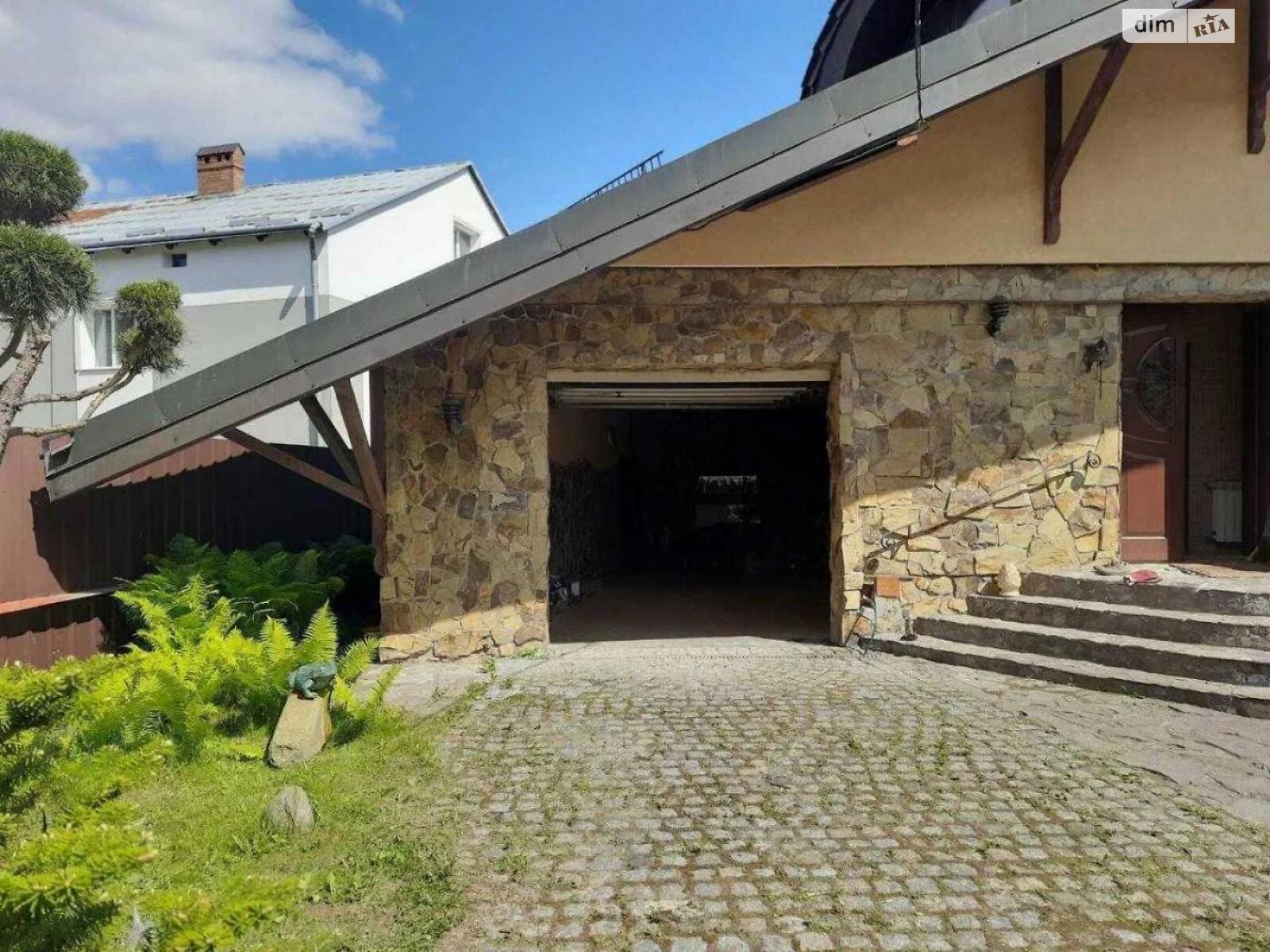 трехэтажный дом с верандой, 360 кв. м, кирпич. Продажа в Брюховичах фото 1 трехэтажный дом с верандой, 360 кв. м, кирпич. Продажа в Брюховичах фото 1