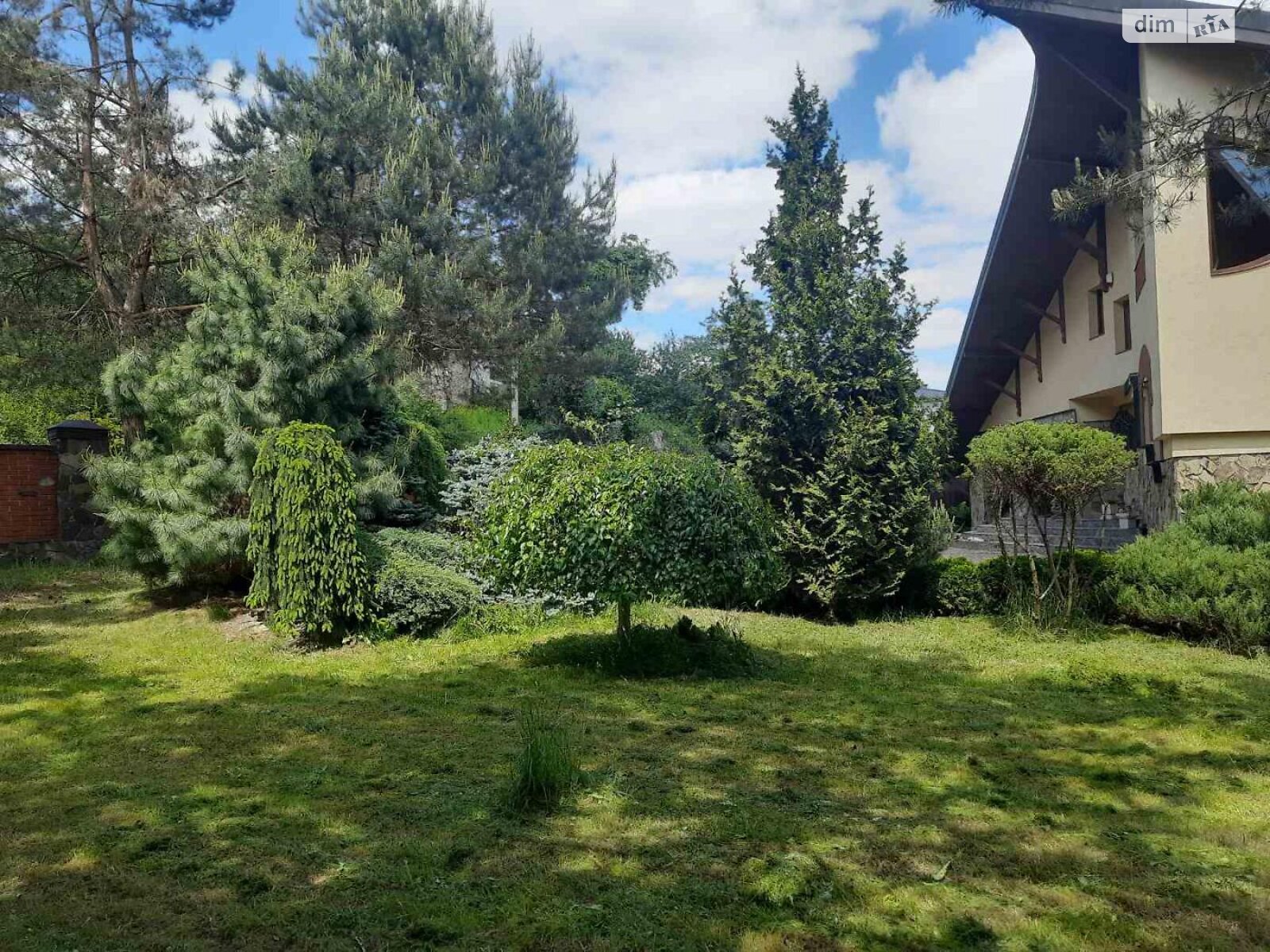 трехэтажный дом с верандой, 360 кв. м, кирпич. Продажа в Брюховичах фото 1 трехэтажный дом с верандой, 360 кв. м, кирпич. Продажа в Брюховичах фото 1