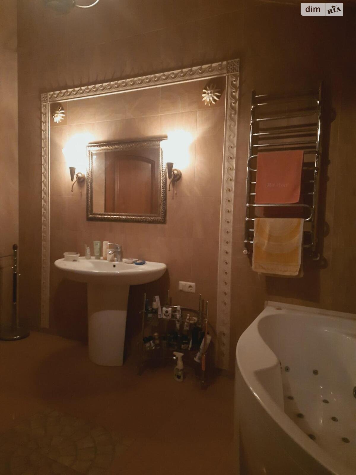 трехэтажный дом с верандой, 360 кв. м, кирпич. Продажа в Брюховичах фото 1 трехэтажный дом с верандой, 360 кв. м, кирпич. Продажа в Брюховичах фото 1