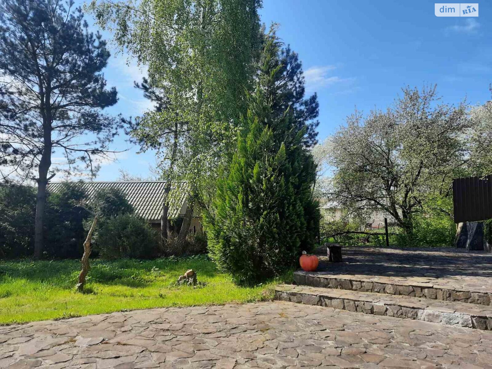 трехэтажный дом с верандой, 360 кв. м, кирпич. Продажа в Брюховичах фото 1 трехэтажный дом с верандой, 360 кв. м, кирпич. Продажа в Брюховичах фото 1