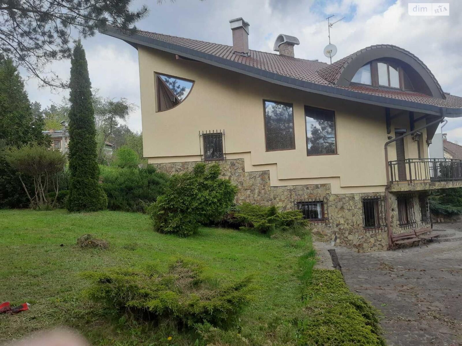 трехэтажный дом с верандой, 360 кв. м, кирпич. Продажа в Брюховичах фото 1 трехэтажный дом с верандой, 360 кв. м, кирпич. Продажа в Брюховичах фото 1