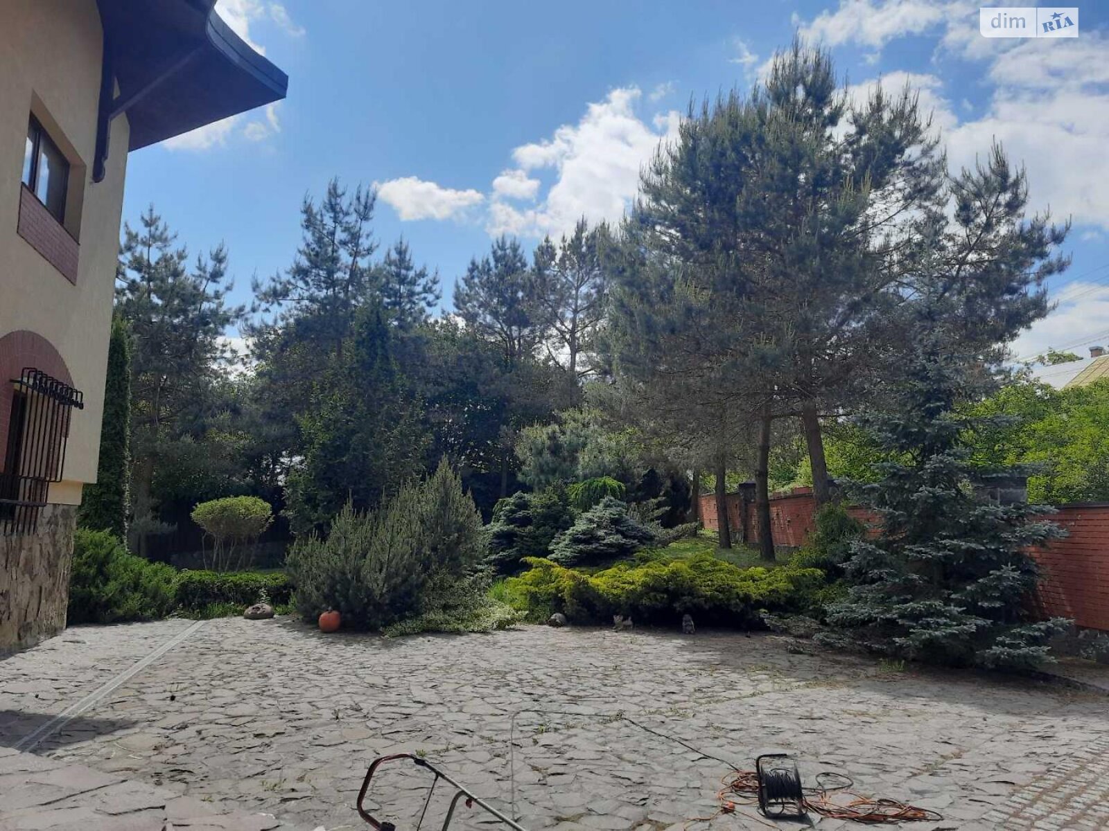 трехэтажный дом с верандой, 360 кв. м, кирпич. Продажа в Брюховичах фото 1 трехэтажный дом с верандой, 360 кв. м, кирпич. Продажа в Брюховичах фото 1