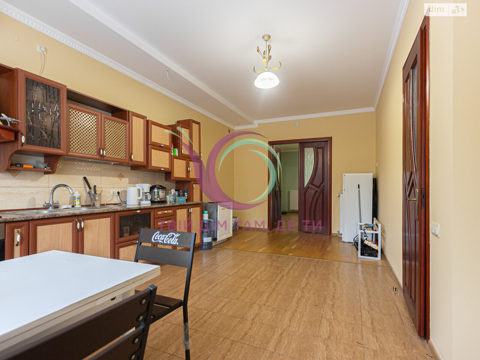 трехэтажный дом с гаражом, 280 кв. м, кирпич. Продажа в Брюховичах фото 1