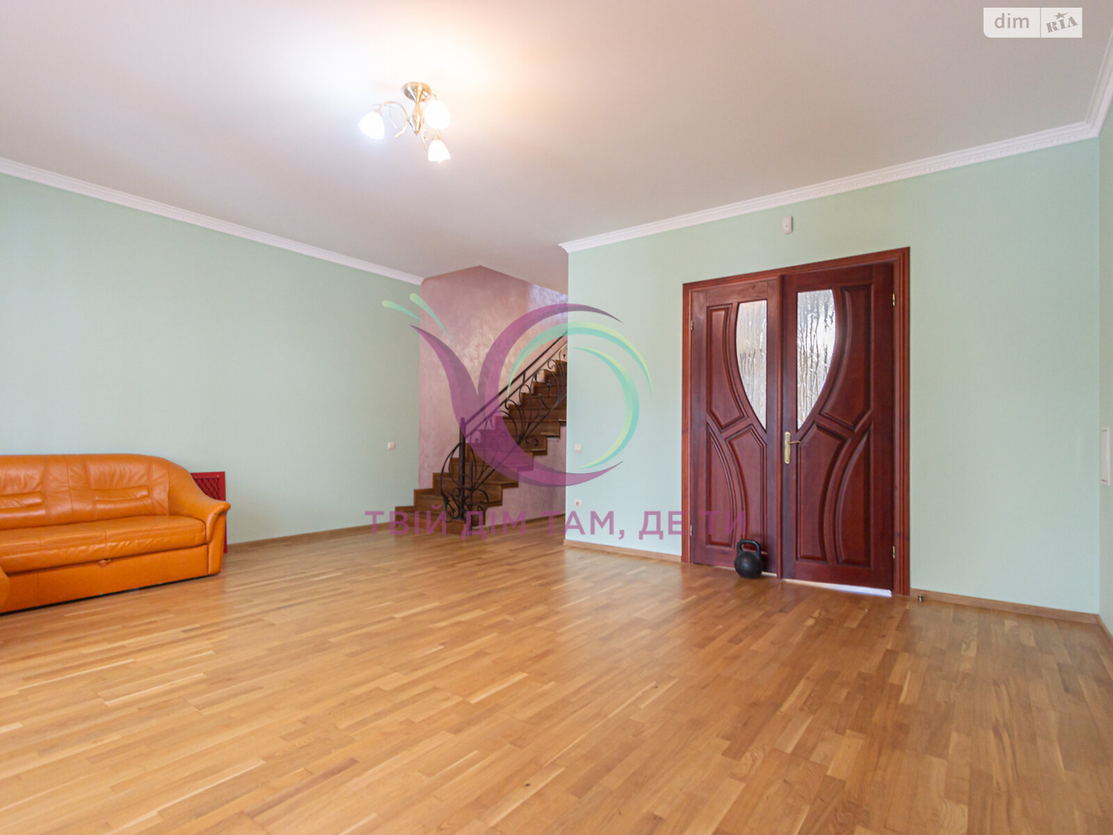 трехэтажный дом с гаражом, 280 кв. м, кирпич. Продажа в Брюховичах фото 1