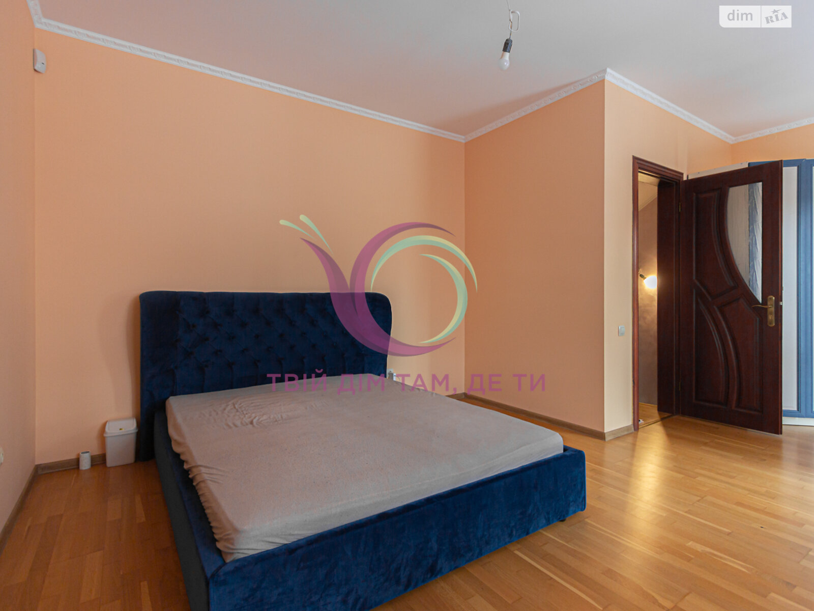 трехэтажный дом с гаражом, 280 кв. м, кирпич. Продажа в Брюховичах фото 1