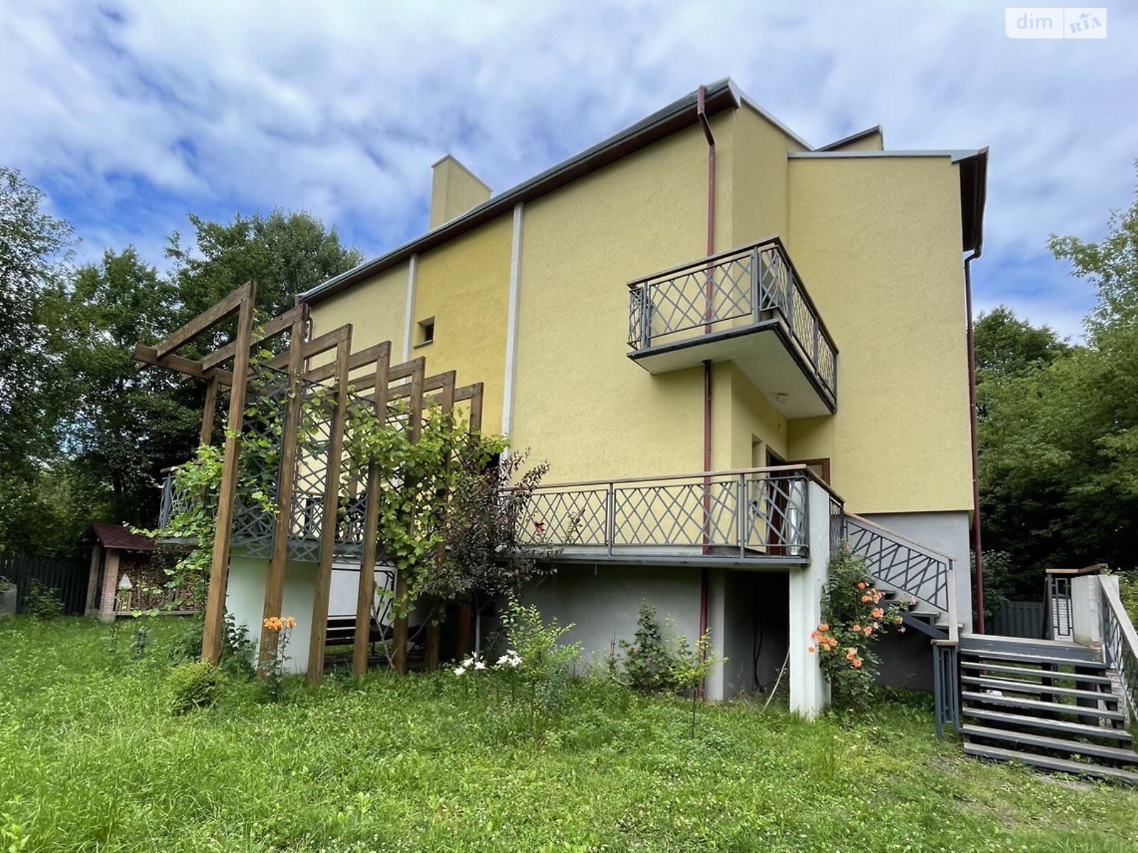 триповерховий будинок з гаражем, 418.9 кв. м, цегла. Продаж у Брюховичах фото 1 триповерховий будинок з гаражем, 418.9 кв. м, цегла. Продаж у Брюховичах фото 1