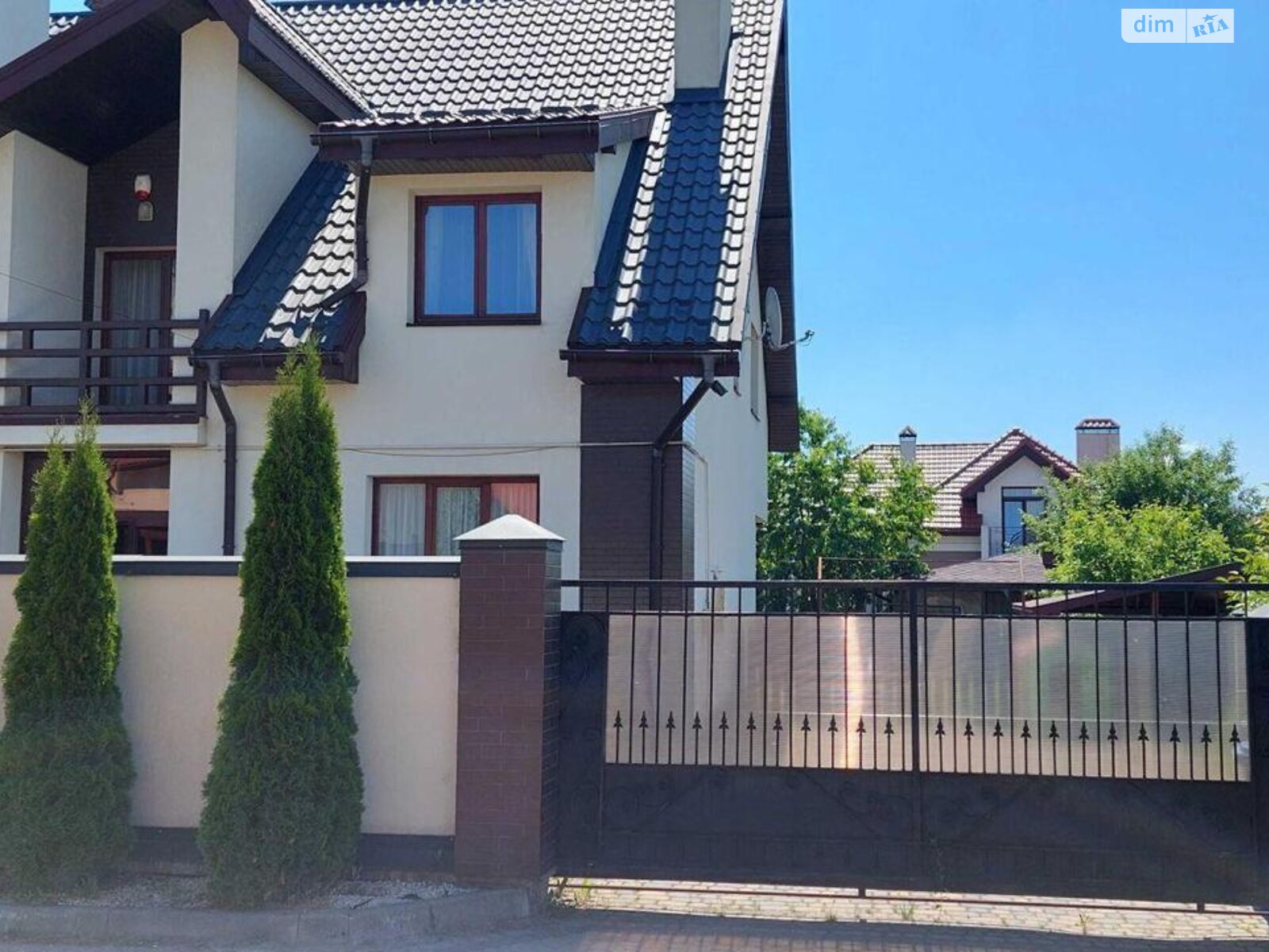 трехэтажный дом, 230 кв. м, кирпич. Продажа в Брюховичах фото 1