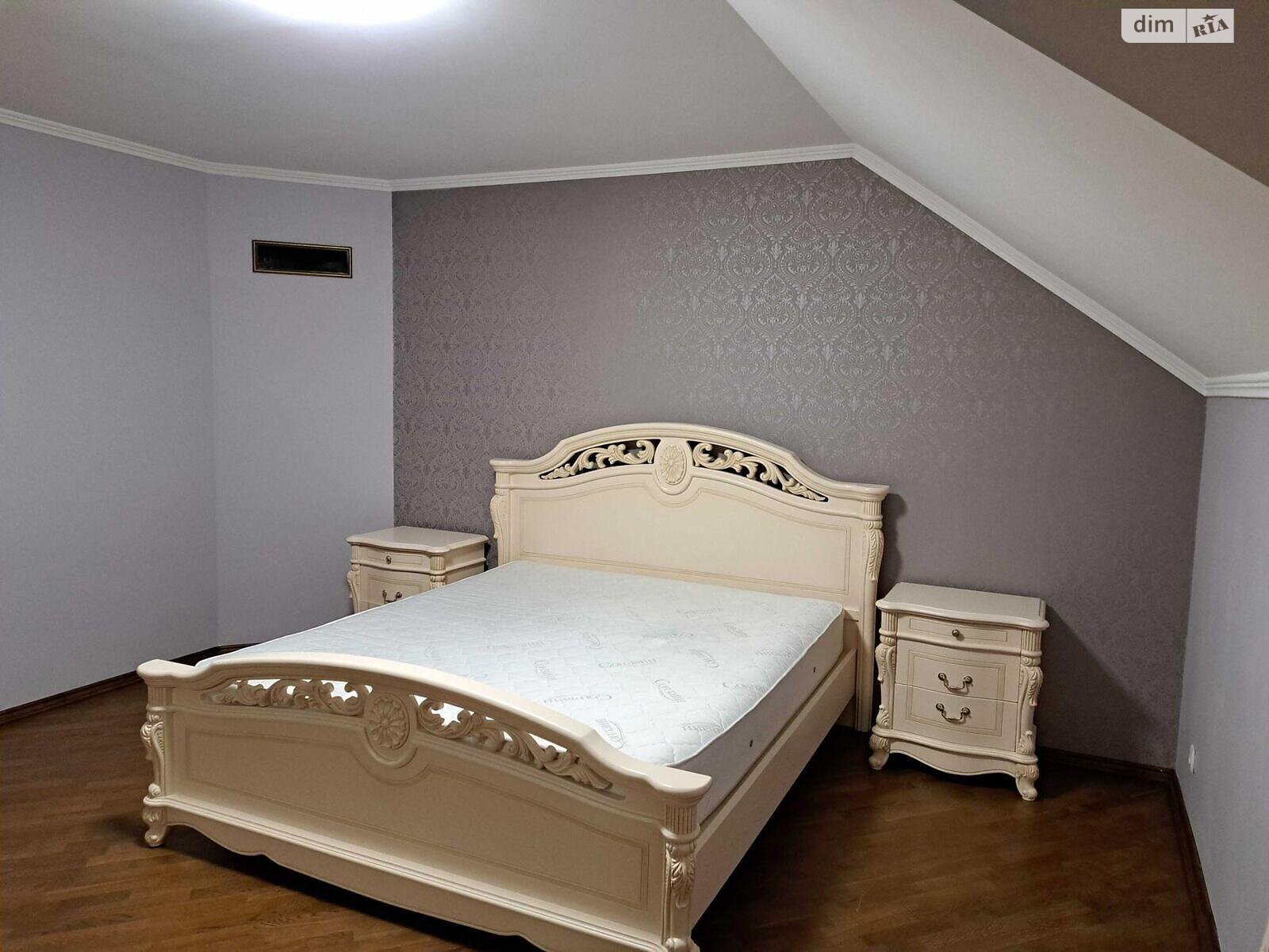 трехэтажный дом, 230 кв. м, кирпич. Продажа в Брюховичах фото 1