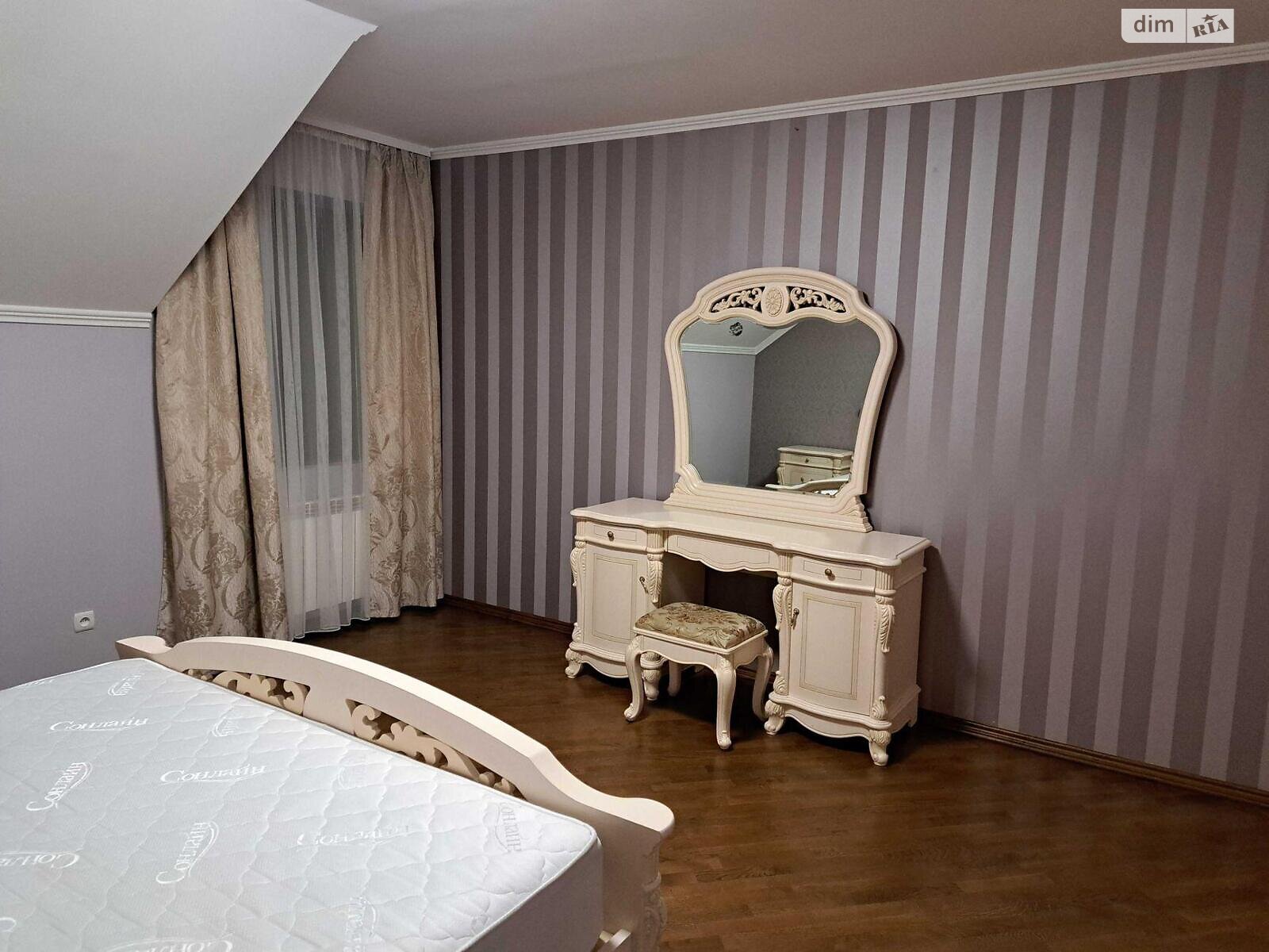 трехэтажный дом, 230 кв. м, кирпич. Продажа в Брюховичах фото 1