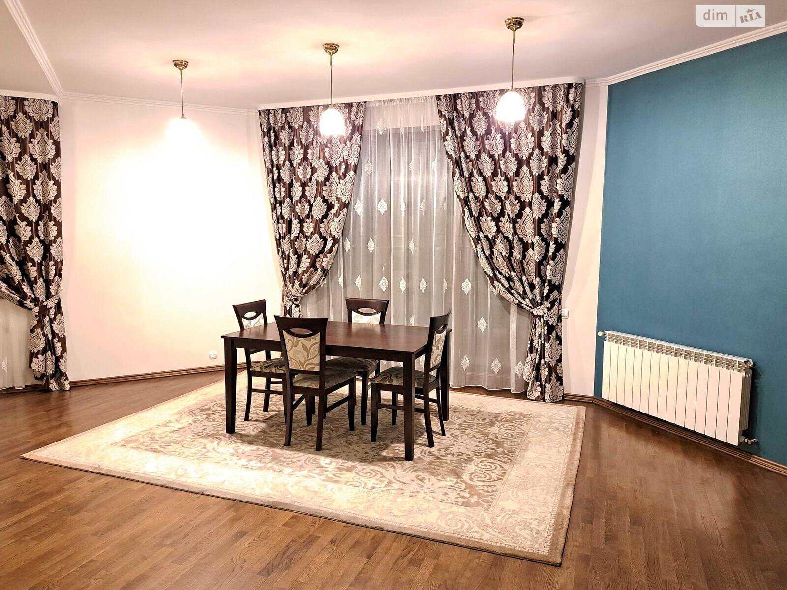 трехэтажный дом, 230 кв. м, кирпич. Продажа в Брюховичах фото 1