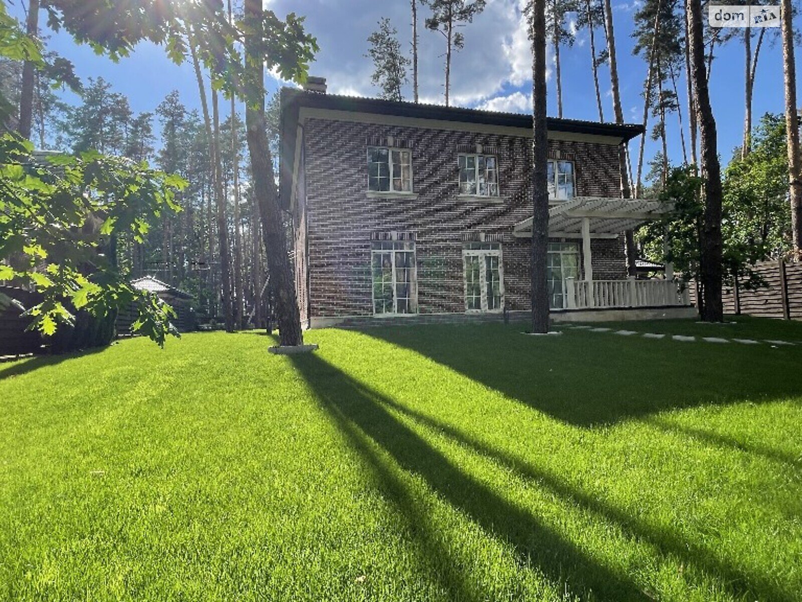 двухэтажный дом с балконом, 256 кв. м, кирпич. Продажа в Буче район Буча фото 1