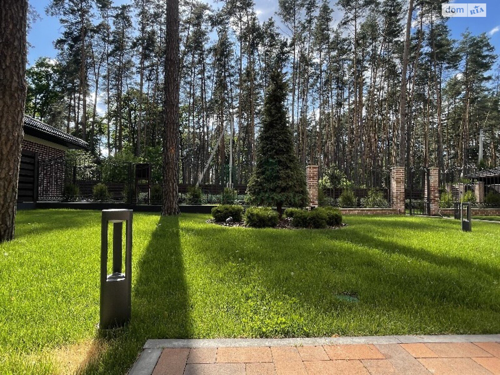 двухэтажный дом с балконом, 256 кв. м, кирпич. Продажа в Буче район Буча фото 1