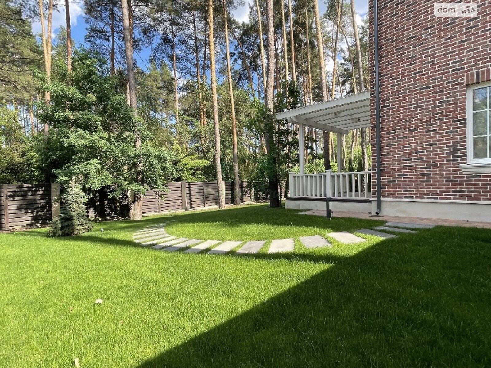 двухэтажный дом с балконом, 256 кв. м, кирпич. Продажа в Буче район Буча фото 1