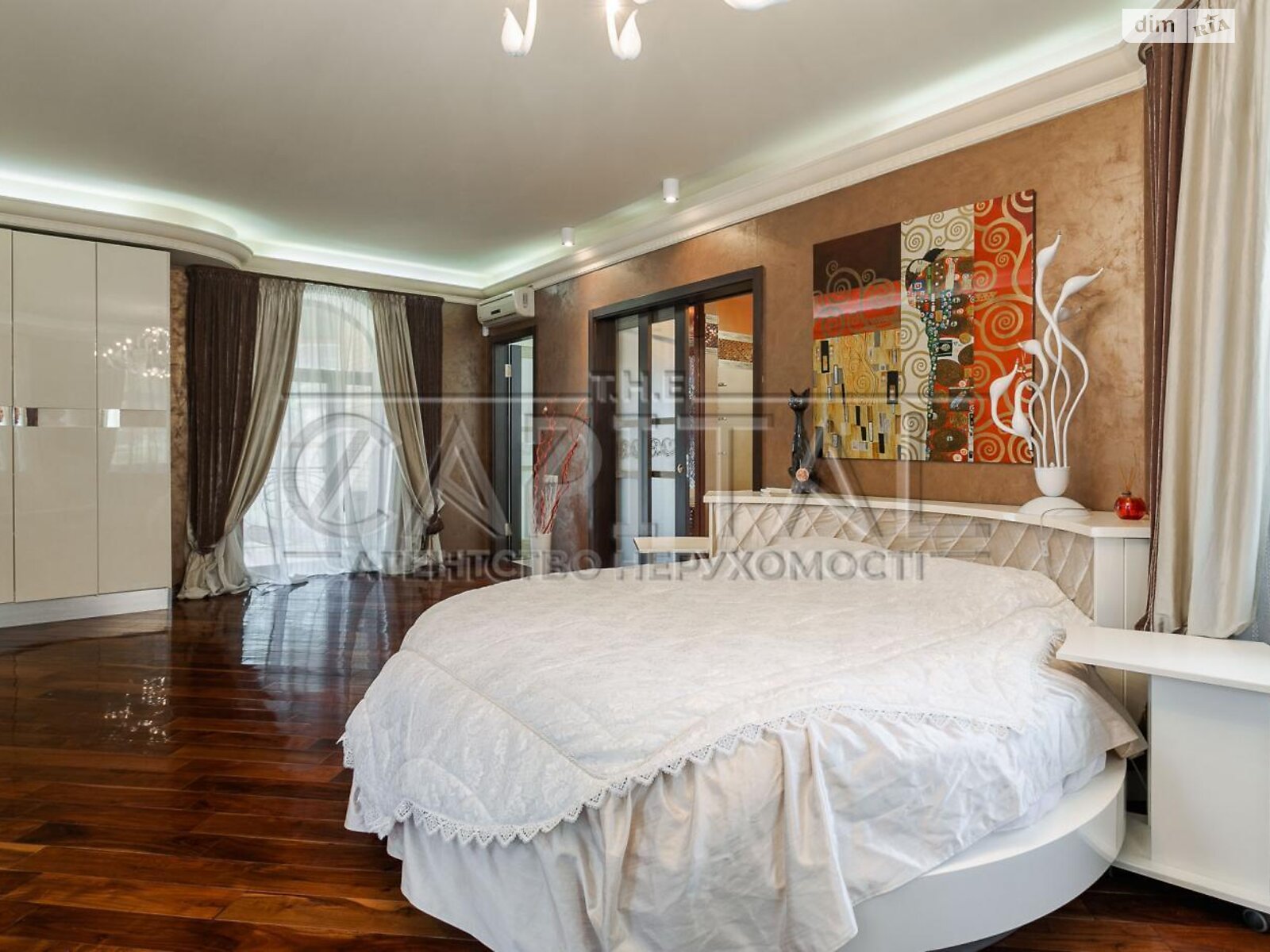 двухэтажный дом с гаражом, 805 кв. м, кирпич. Продажа в Буче район Буча фото 1