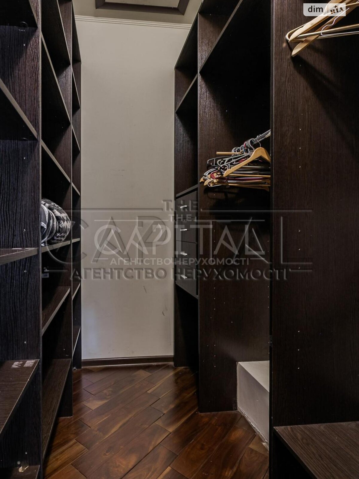 двухэтажный дом с гаражом, 805 кв. м, кирпич. Продажа в Буче район Буча фото 1