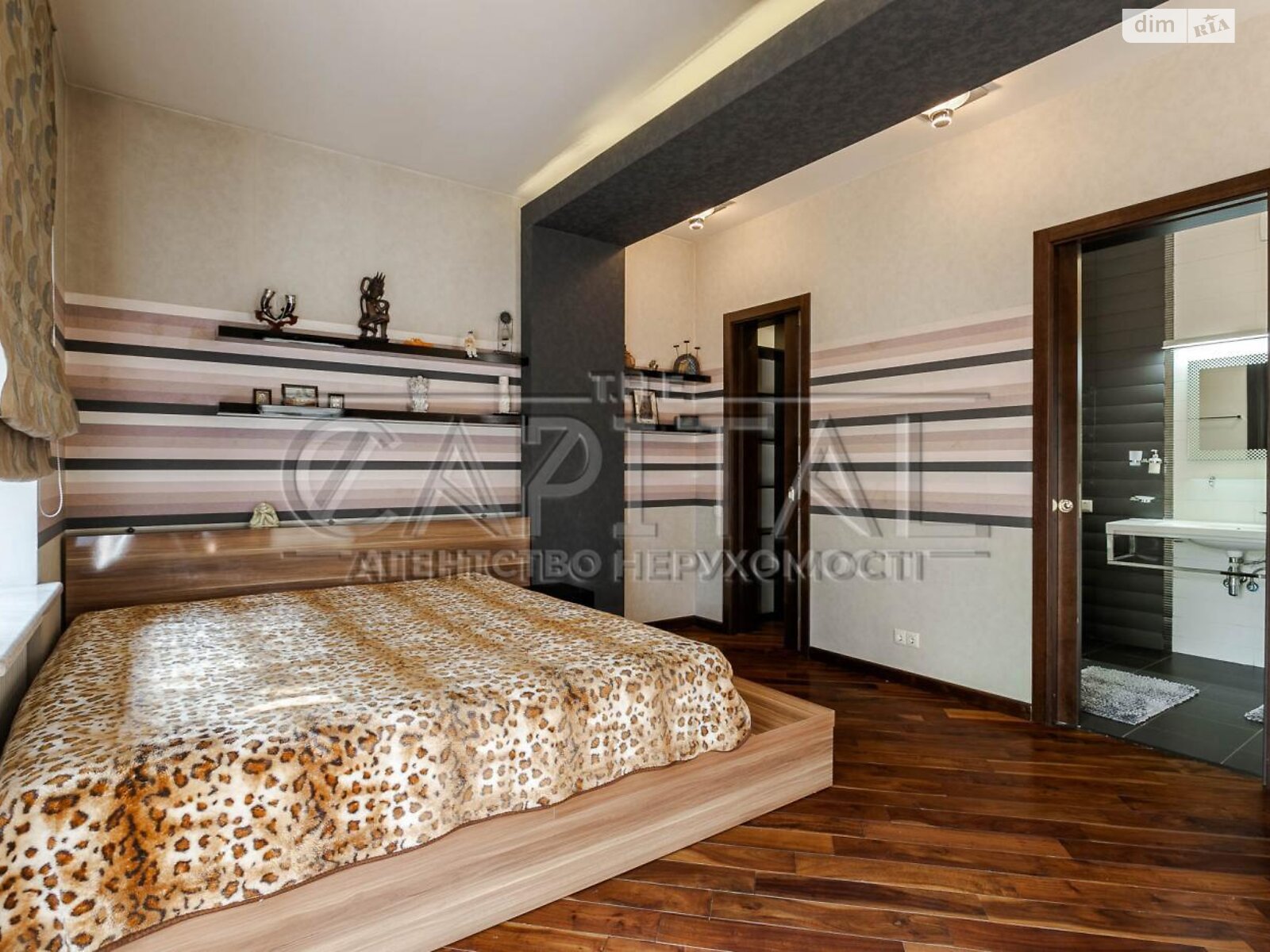 двухэтажный дом с гаражом, 805 кв. м, кирпич. Продажа в Буче район Буча фото 1