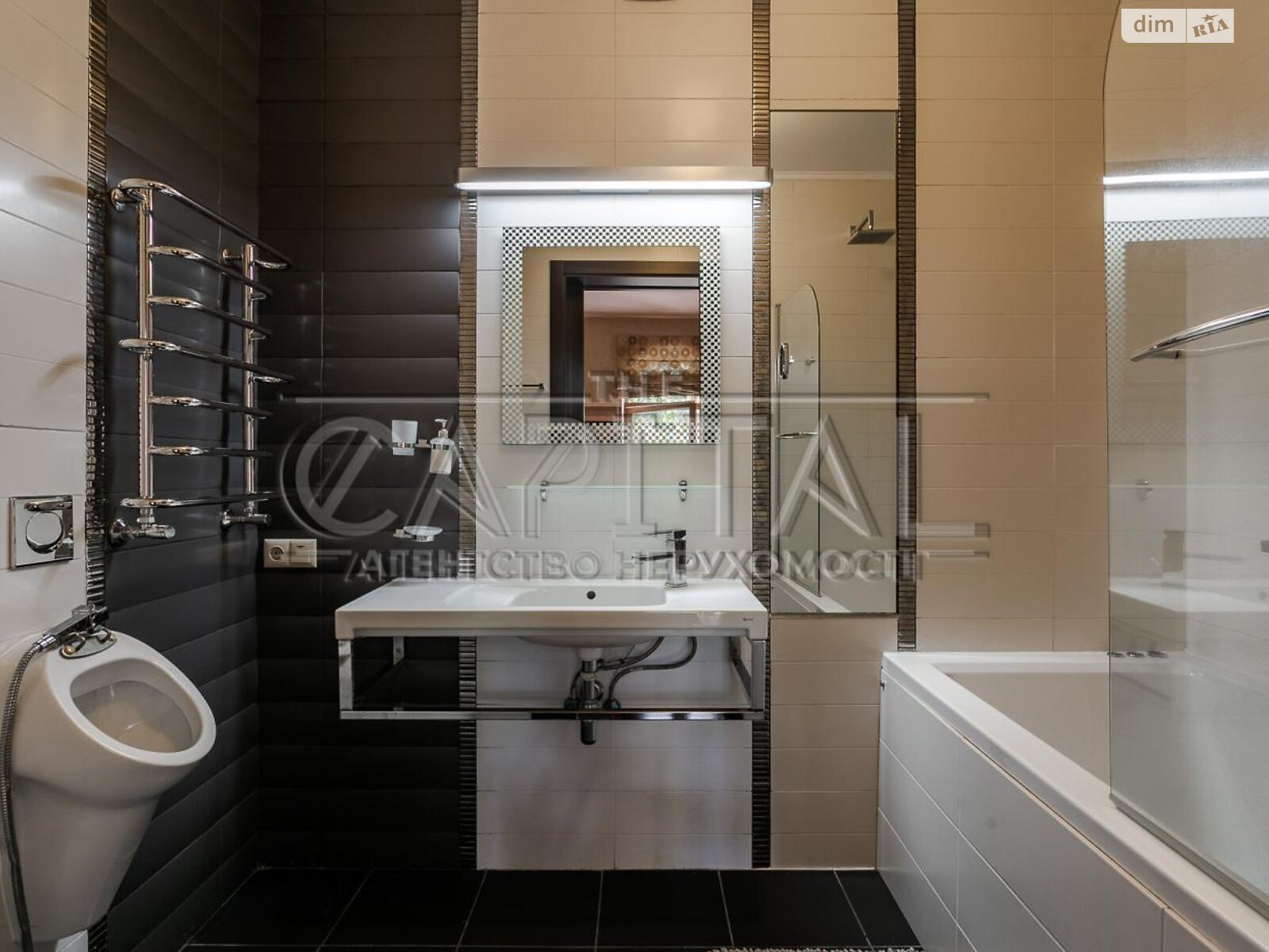 двухэтажный дом с гаражом, 805 кв. м, кирпич. Продажа в Буче район Буча фото 1