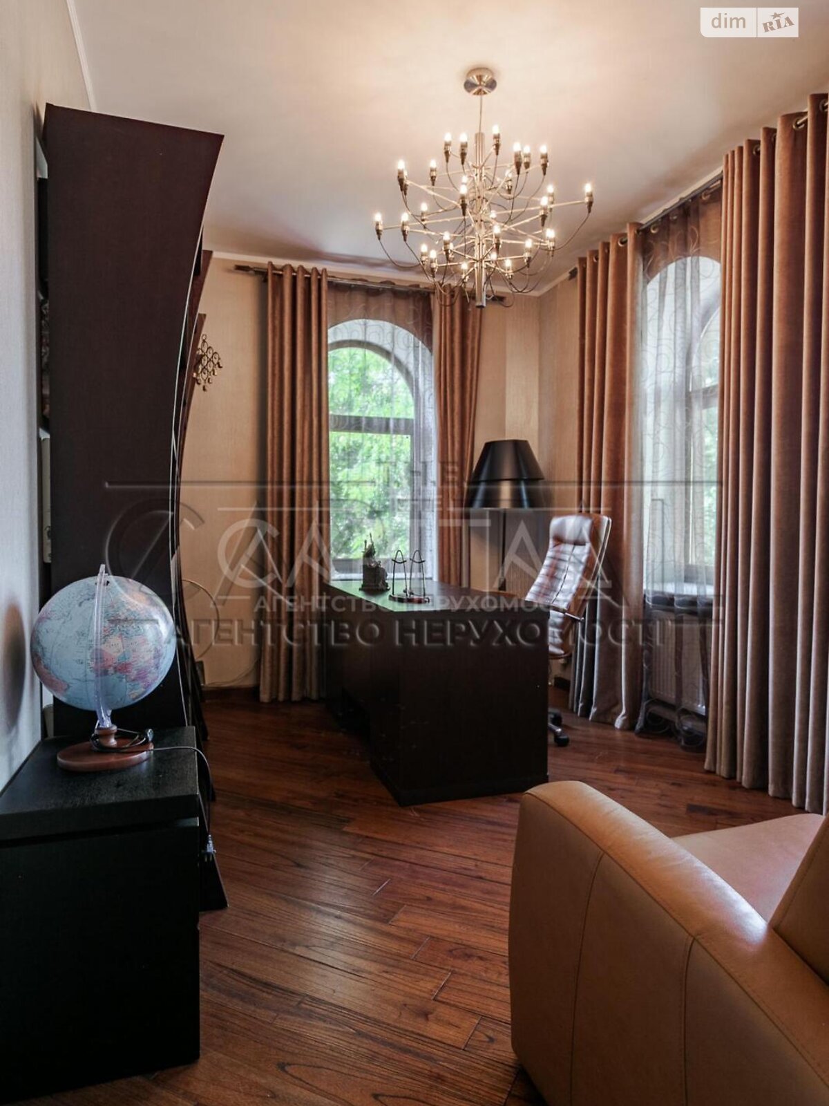 двухэтажный дом с гаражом, 805 кв. м, кирпич. Продажа в Буче район Буча фото 1