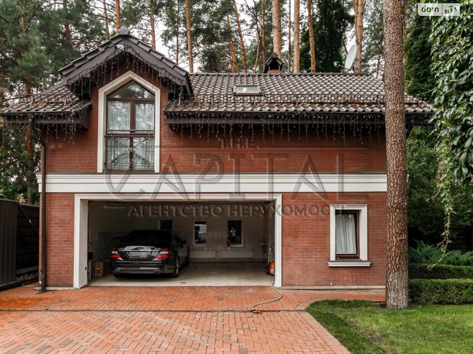 трехэтажный дом с ремонтом, 800 кв. м, кирпич. Продажа в Буче район Буча фото 1