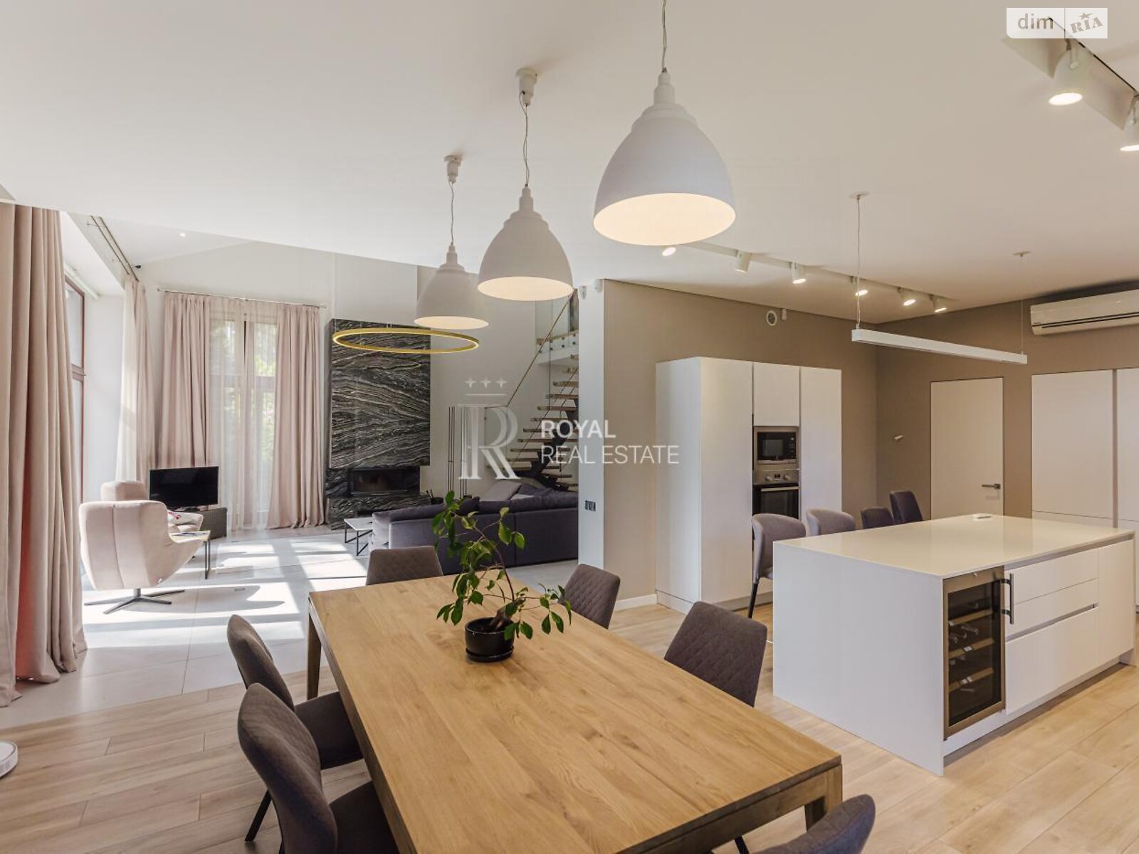 двухэтажный дом с верандой, 500 кв. м, кирпич. Продажа в Буче район Буча фото 1