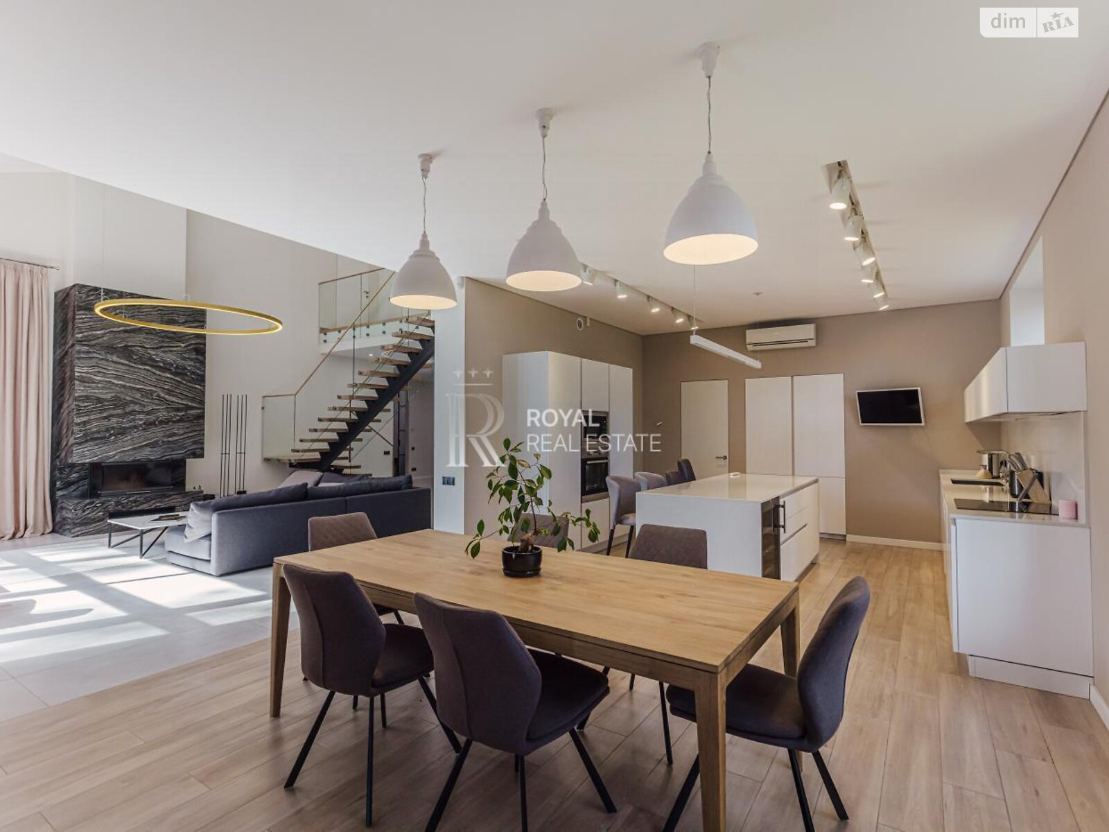 двухэтажный дом с верандой, 500 кв. м, кирпич. Продажа в Буче район Буча фото 1