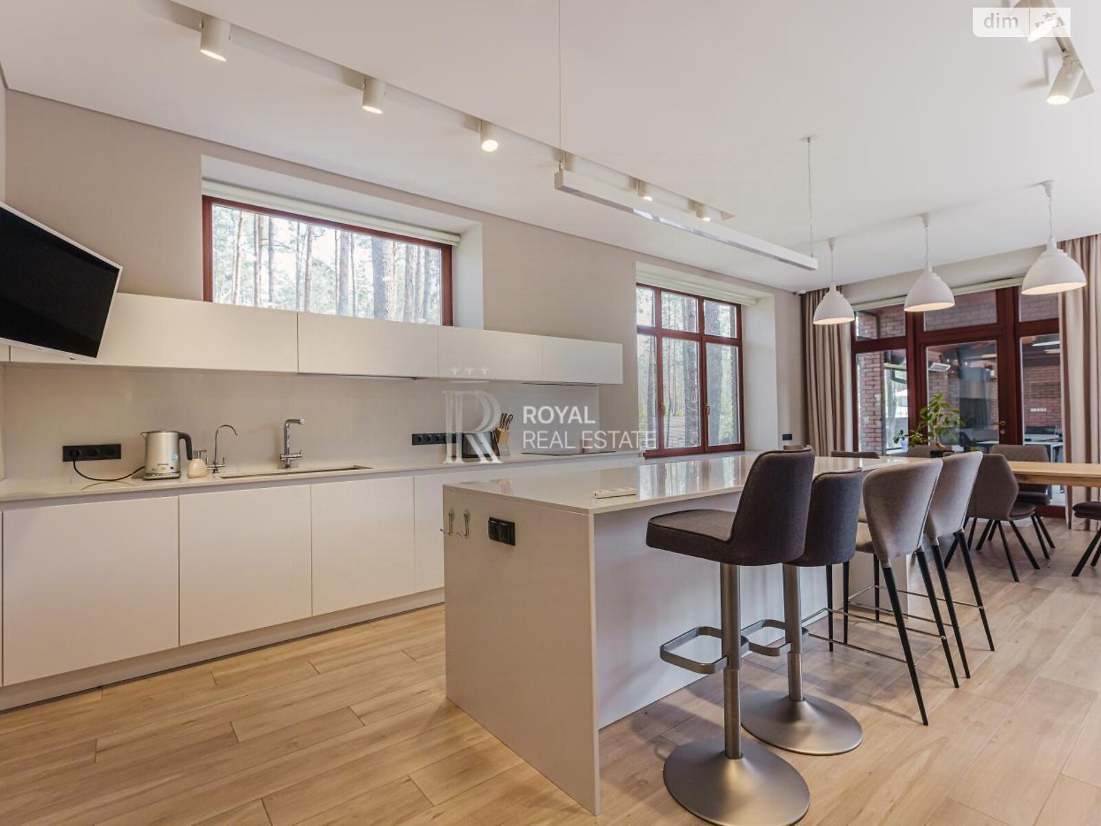 двухэтажный дом с верандой, 500 кв. м, кирпич. Продажа в Буче район Буча фото 1