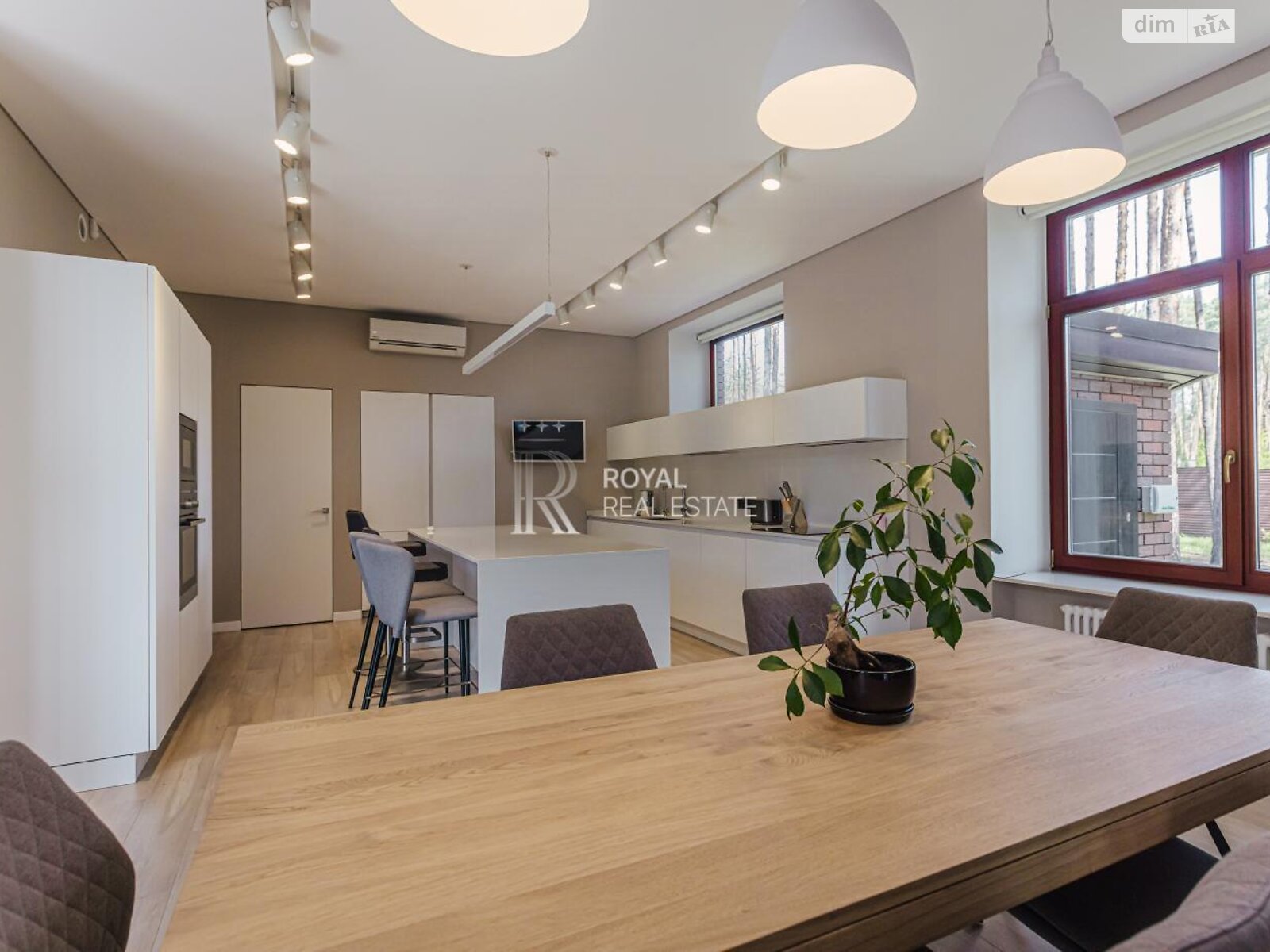 двухэтажный дом с верандой, 500 кв. м, кирпич. Продажа в Буче район Буча фото 1