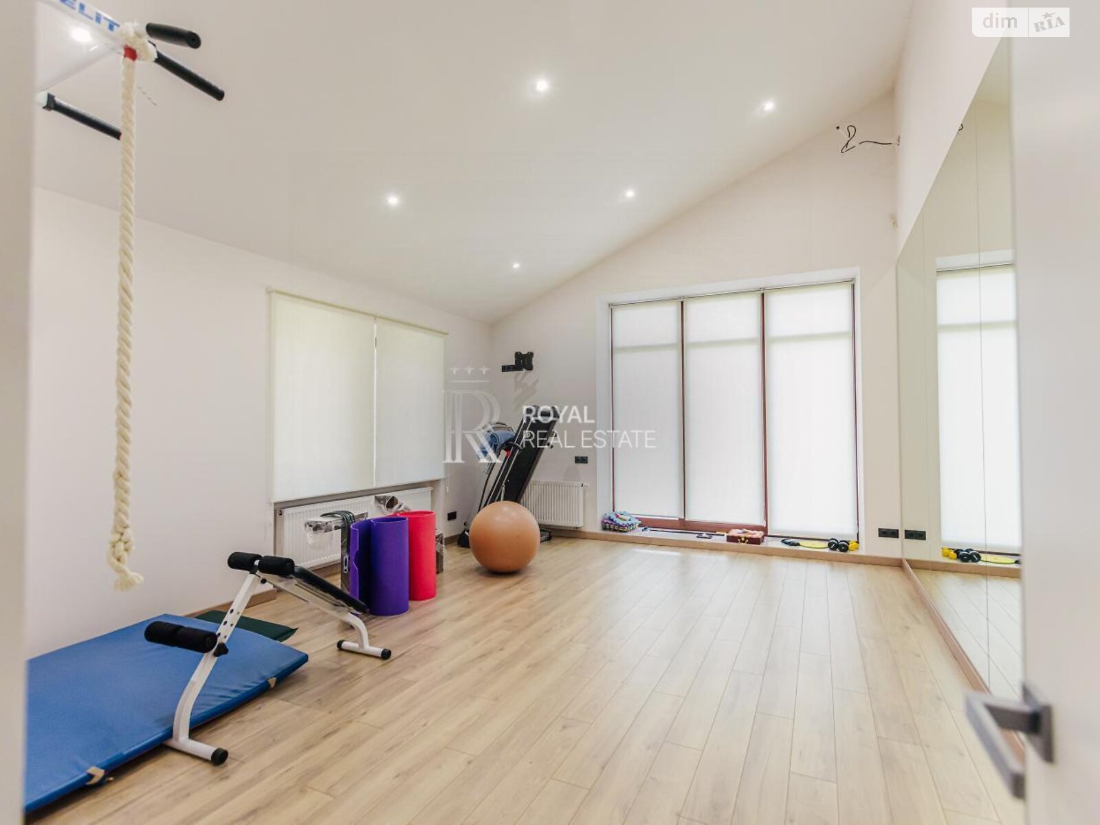 двухэтажный дом с верандой, 500 кв. м, кирпич. Продажа в Буче район Буча фото 1