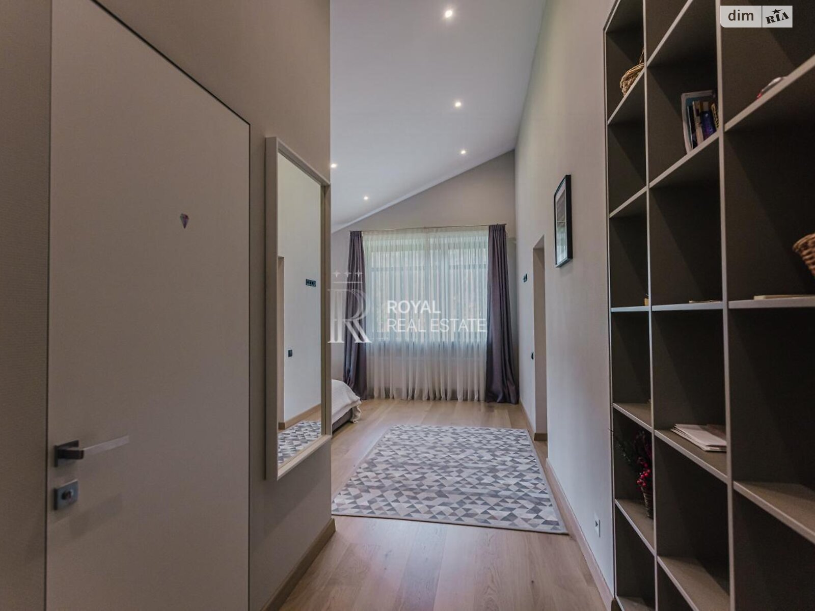 двухэтажный дом с верандой, 500 кв. м, кирпич. Продажа в Буче район Буча фото 1