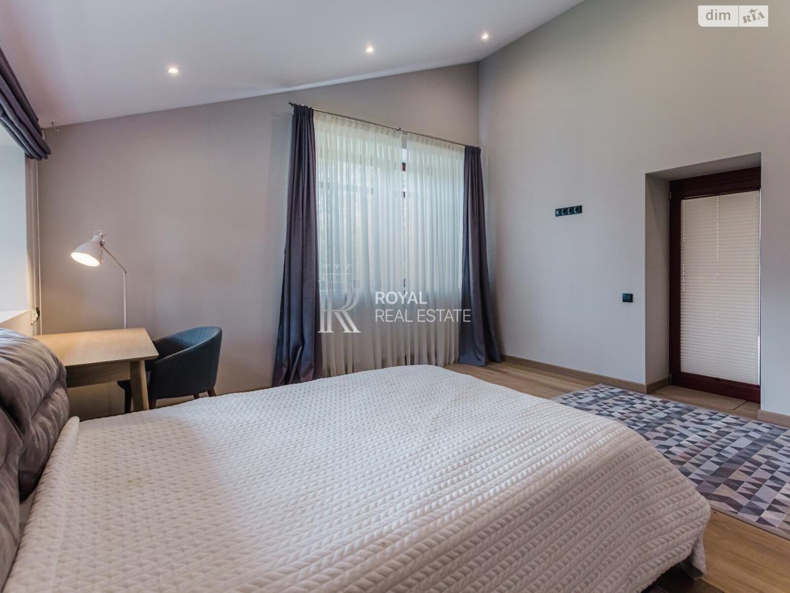 двухэтажный дом с верандой, 500 кв. м, кирпич. Продажа в Буче район Буча фото 1