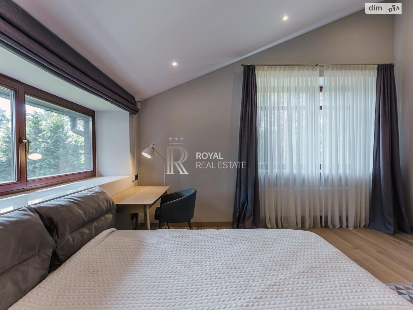 двухэтажный дом с верандой, 500 кв. м, кирпич. Продажа в Буче район Буча фото 1