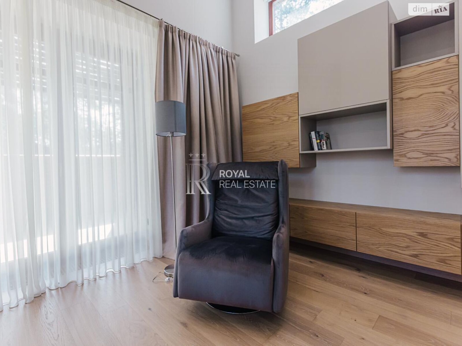 двухэтажный дом с верандой, 500 кв. м, кирпич. Продажа в Буче район Буча фото 1