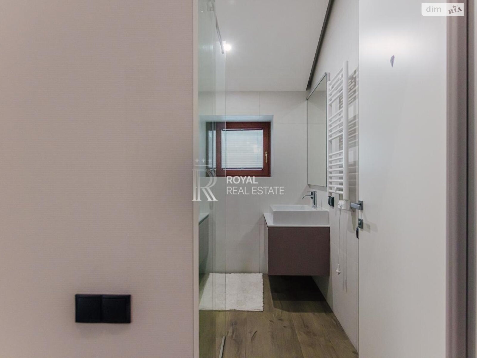 двухэтажный дом с верандой, 500 кв. м, кирпич. Продажа в Буче район Буча фото 1