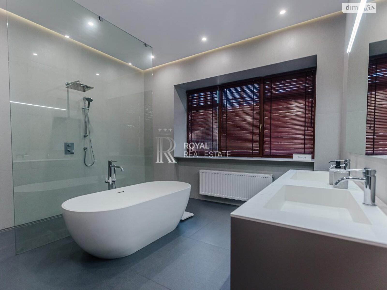 двухэтажный дом с верандой, 500 кв. м, кирпич. Продажа в Буче район Буча фото 1