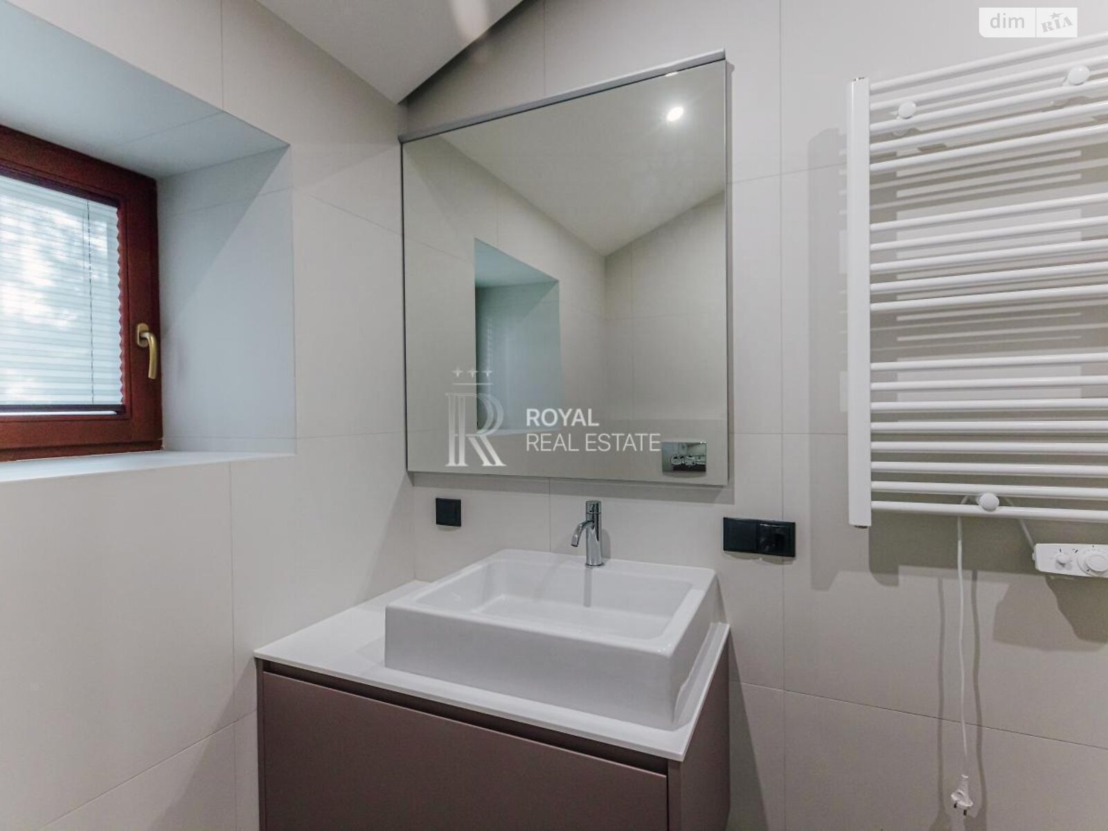 двухэтажный дом с верандой, 500 кв. м, кирпич. Продажа в Буче район Буча фото 1