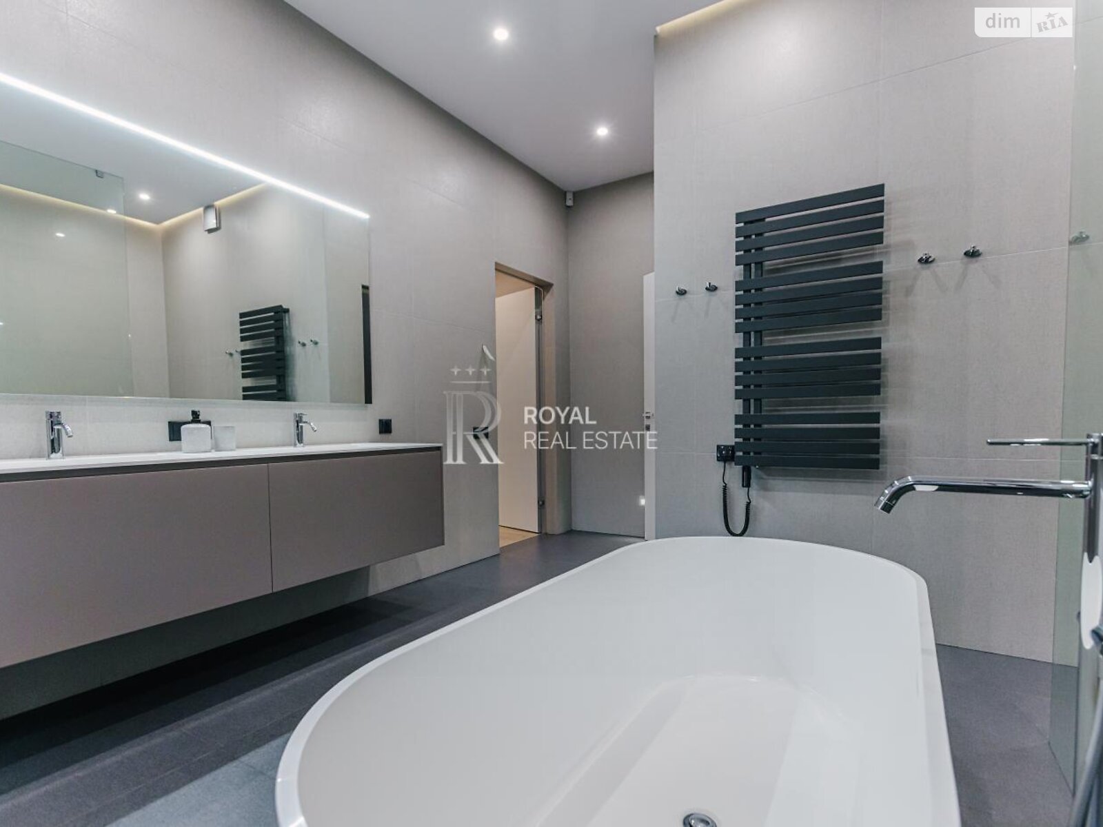 двухэтажный дом с верандой, 500 кв. м, кирпич. Продажа в Буче район Буча фото 1