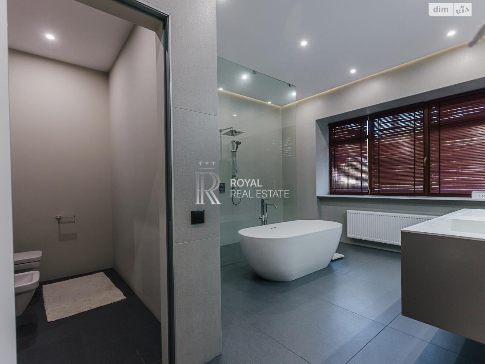 двухэтажный дом с верандой, 500 кв. м, кирпич. Продажа в Буче район Буча фото 1