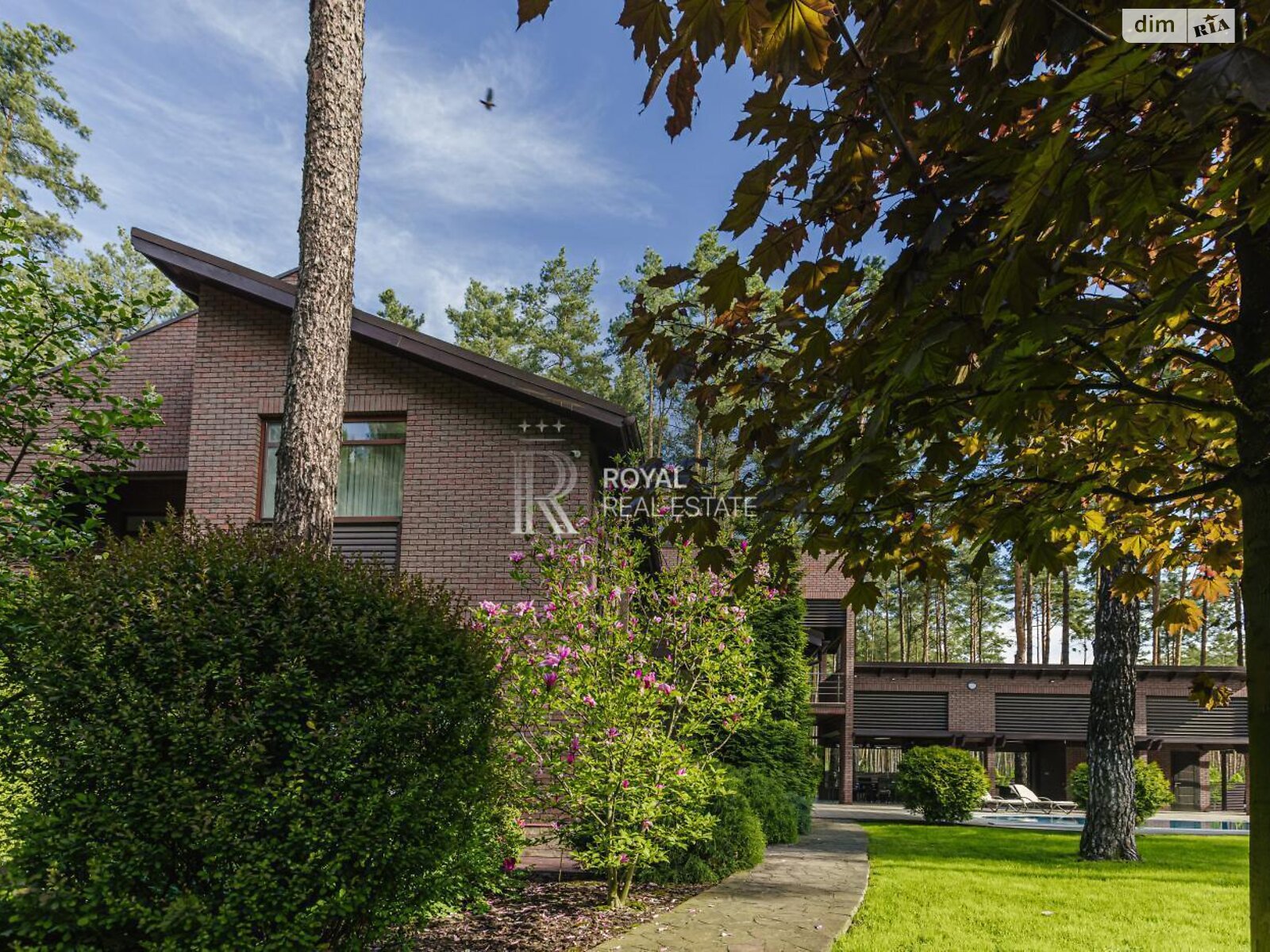 двухэтажный дом с верандой, 500 кв. м, кирпич. Продажа в Буче район Буча фото 1