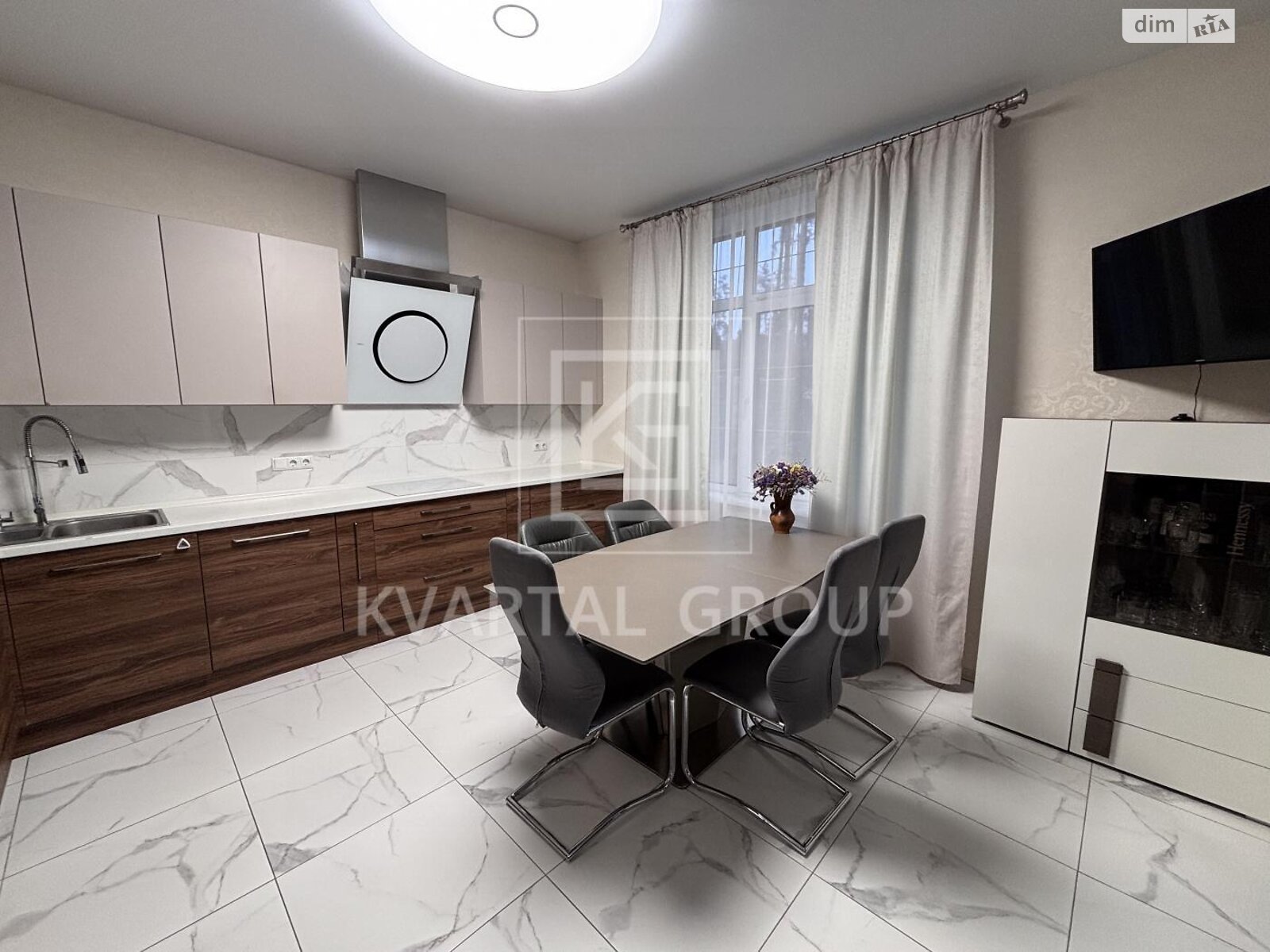 двухэтажный дом с ремонтом, 188.1 кв. м, кирпич. Продажа в Буче район Буча фото 1