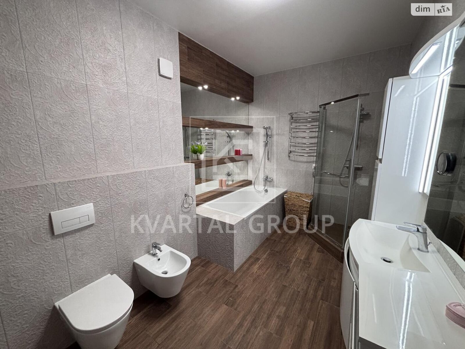 двухэтажный дом с ремонтом, 188.1 кв. м, кирпич. Продажа в Буче район Буча фото 1