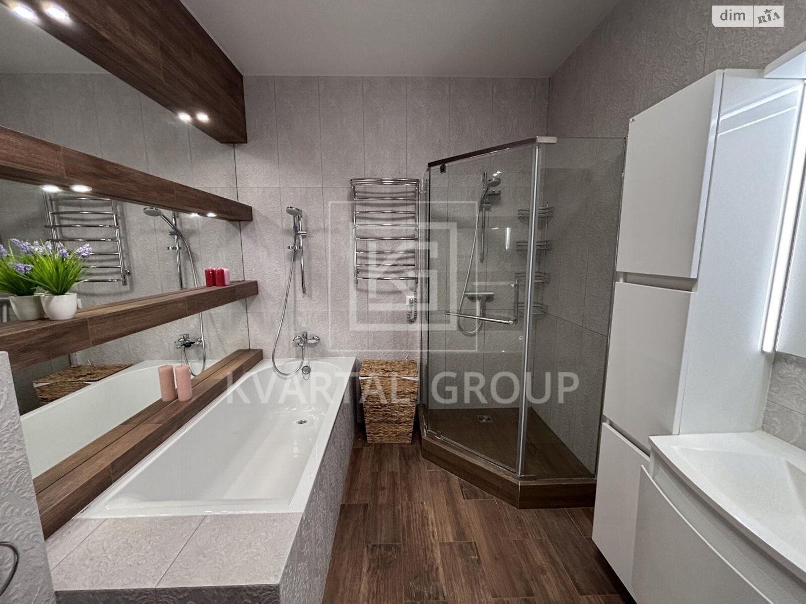 двухэтажный дом с ремонтом, 188.1 кв. м, кирпич. Продажа в Буче район Буча фото 1