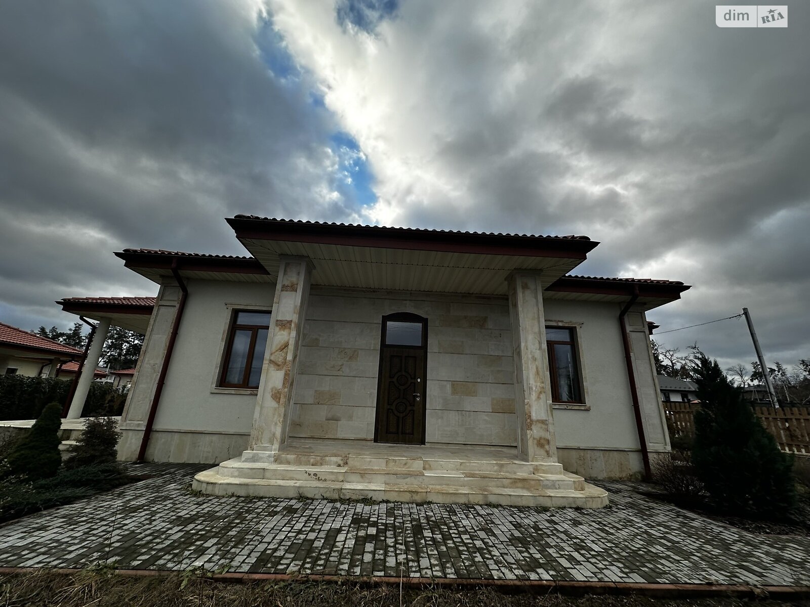 одноэтажный дом с гаражом, 250 кв. м, кирпич. Продажа в Буче район Буча фото 1