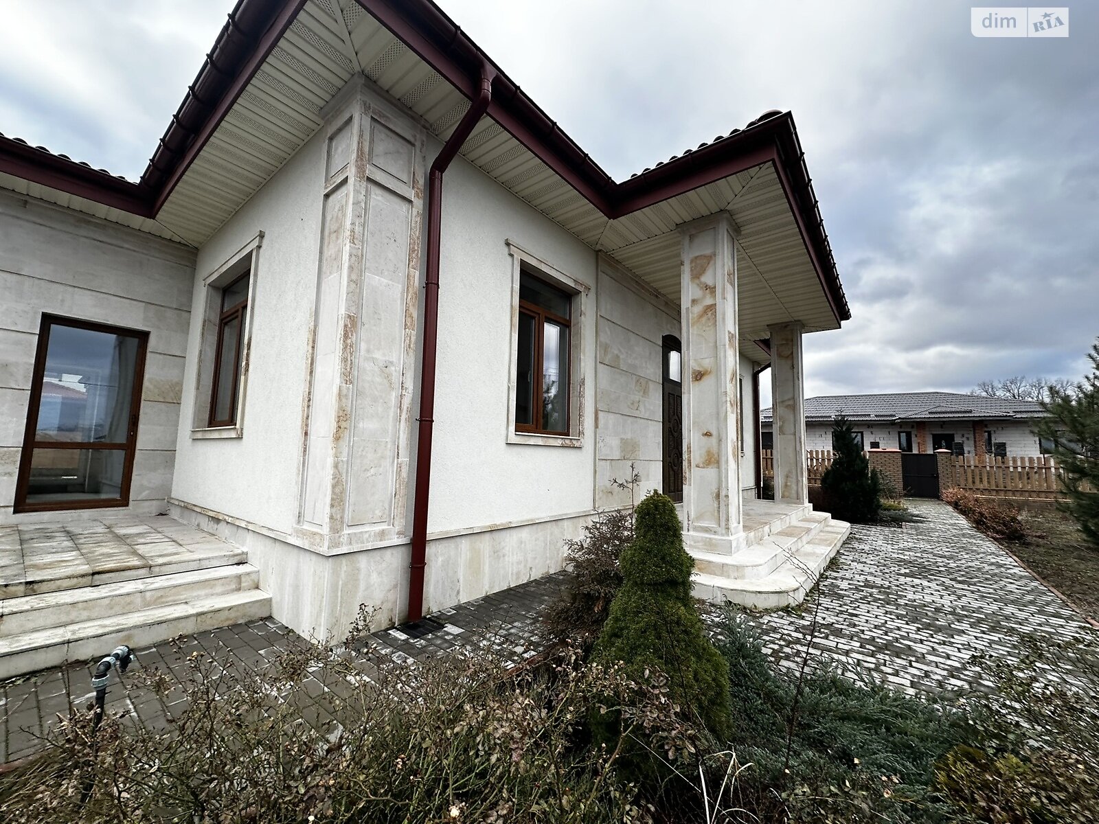 одноэтажный дом с гаражом, 250 кв. м, кирпич. Продажа в Буче район Буча фото 1